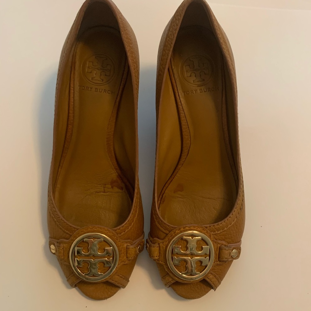 Tory Burch tan leather wedges